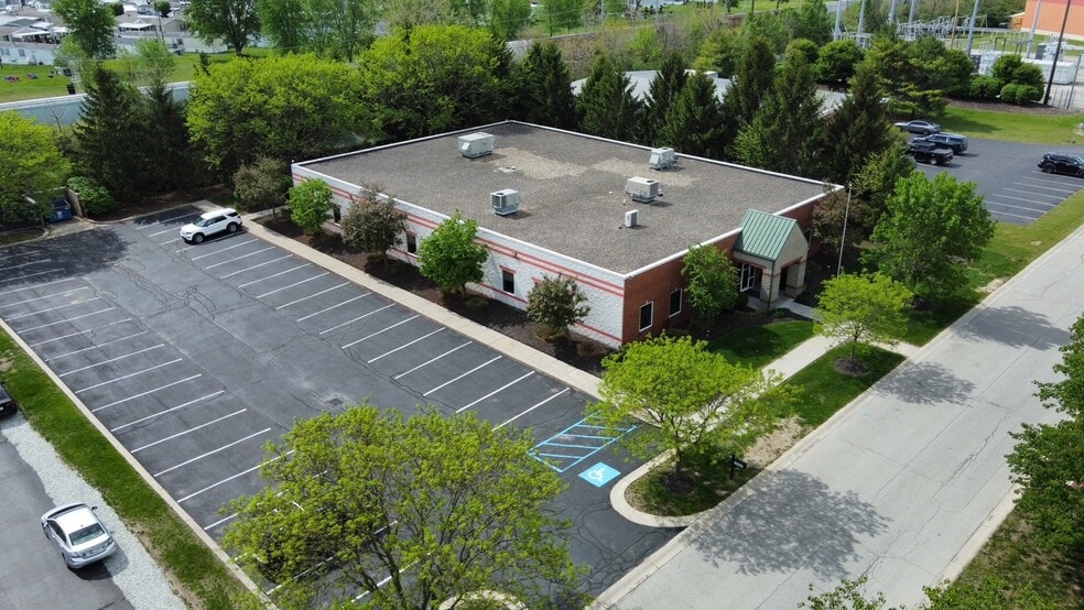 9155 Harrison Park Ct, Indianapolis, IN for sale - Building Photo - Image 2 of 9
