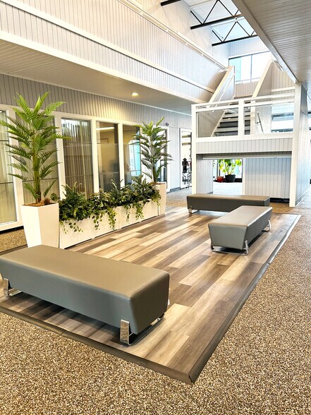 2697 International Pky, Virginia Beach, VA à louer - Hall d’entrée - Image 2 de 14