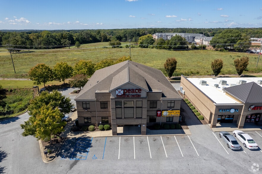 220 Scuffletown Rd, Simpsonville, SC à louer - Photo du bâtiment - Image 2 de 4