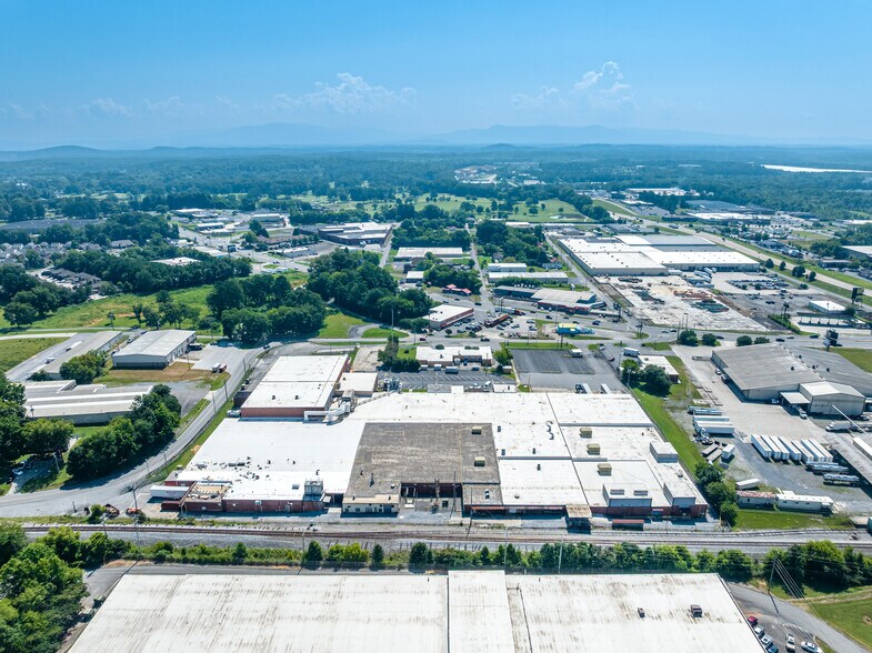 1527 Waring Rd NW, Dalton, GA for sale - Building Photo - Image 2 of 12