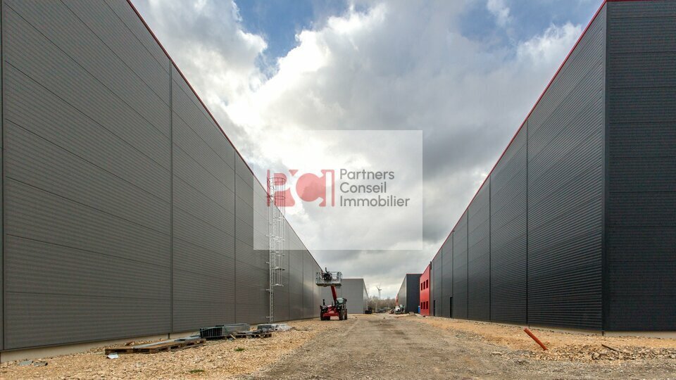 Industrial in Beaucaire for lease - Building Photo - Image 2 of 2
