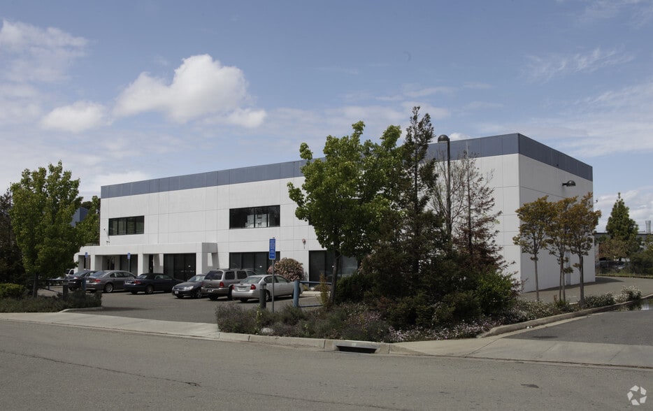 1563 Crocker Ave, Hayward, CA for lease - Primary Photo - Image 1 of 2