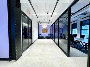 240 W 37th St, New York, NY for lease Interior Photo- Image 2 of 10