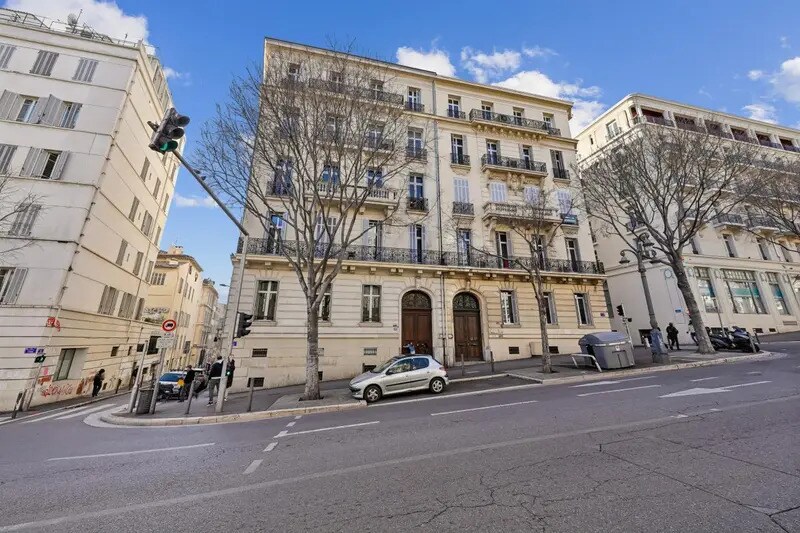 Bureau dans Marseille à louer - Photo du bâtiment - Image 2 de 11