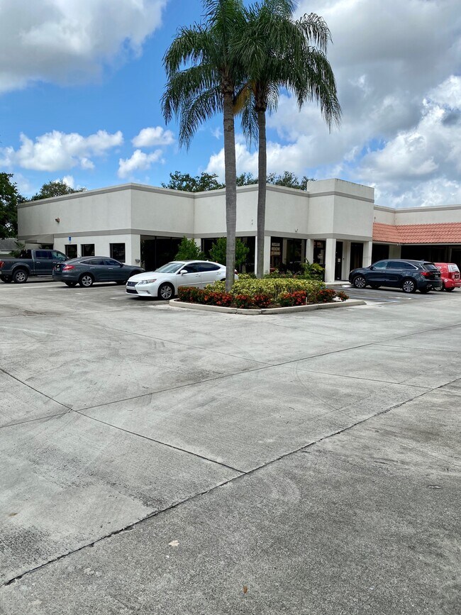 More details for 2540 Metrocentre Blvd, West Palm Beach, FL - Medical for Lease