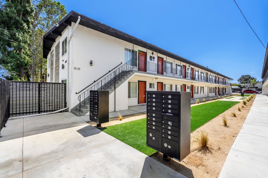 14715-14719 Chadron Ave, Gardena, CA for sale - Building Photo - Image 3 of 21