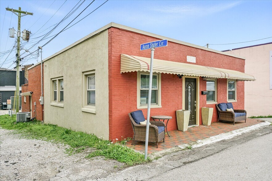 11 W Rhea St, Sparta, TN à vendre - Photo du bâtiment - Image 2 de 9