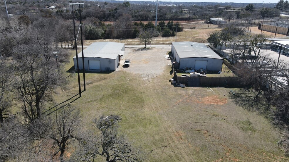 115-127 Samuel Dr, Weatherford, TX for sale - Building Photo - Image 2 of 6