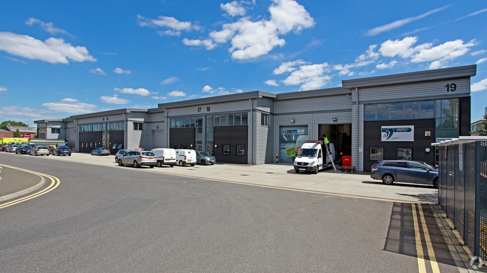 Clock Tower Rd, Isleworth for lease - Building Photo - Image 2 of 5