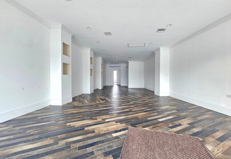 77 Jobs Ln, Southampton, NY à louer - Photo intérieure - Image 3 de 15