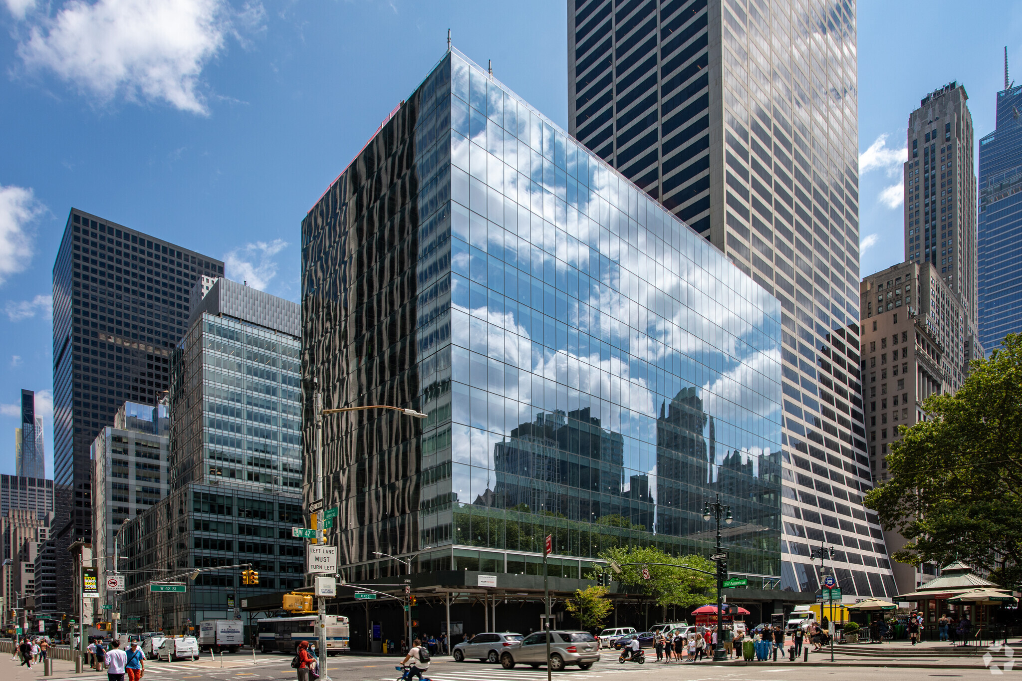 1100 Avenue of the Americas, New York, NY à vendre Photo du bâtiment- Image 1 de 1