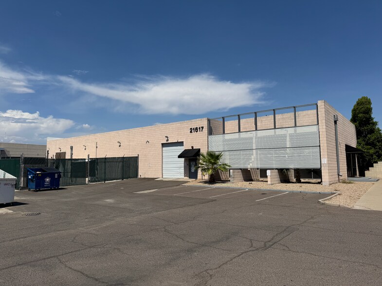21617 N 2nd Ave, Phoenix, AZ à louer - Photo du bâtiment - Image 1 de 4