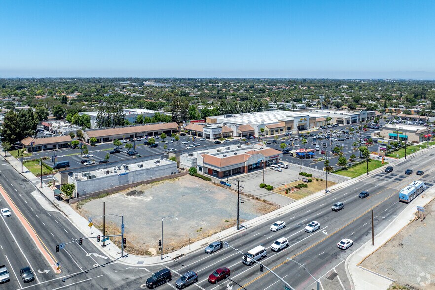 2100-2144 S Bristol St, Santa Ana, CA à louer - Aérien - Image 3 de 7