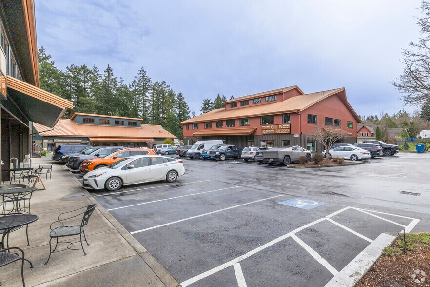 9723 Coppertop Loop NE, Bainbridge Island, WA à vendre - Photo du bâtiment - Image 2 de 9