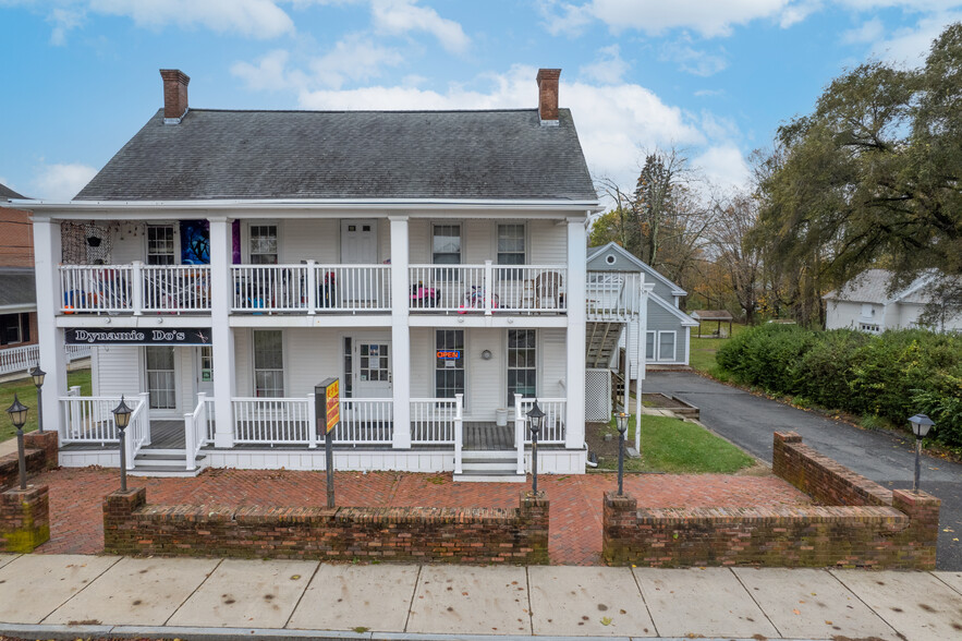 11-13 Main St, Belchertown, MA à vendre - Photo principale - Image 1 de 1