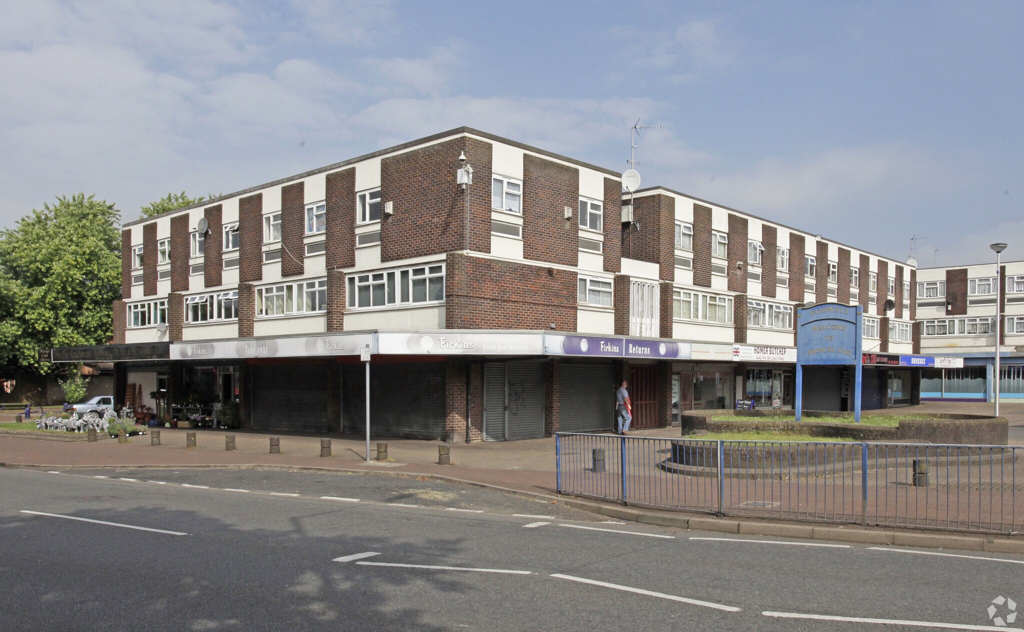 125 High St, Tipton à louer Photo principale- Image 1 de 7