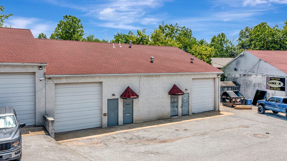 2213 Ogletown Rd, Newark, DE à louer - Photo du bâtiment - Image 1 de 25