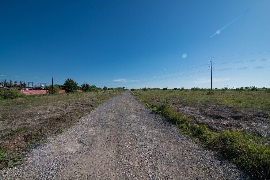 9605 FM 812, Austin, TX à vendre - Photo du bâtiment - Image 2 de 5