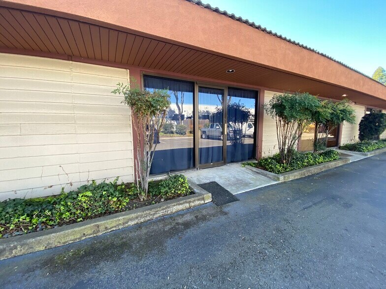 2485 Autumnvale Dr, San Jose, CA à vendre - Photo du bâtiment - Image 3 de 24