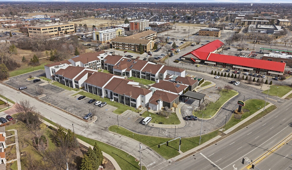 100 West Algonquin Rd, Arlington Heights, IL for sale - Building Photo - Image 3 of 28