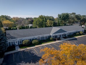 7115 Virginia Rd, Crystal Lake, IL à louer Photo du bâtiment- Image 2 de 10