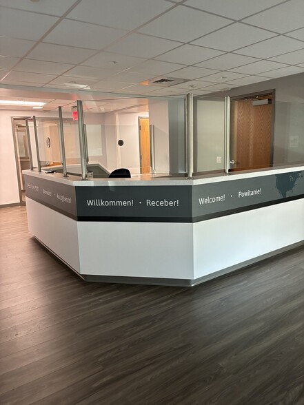 335 Broad St, Manchester, CT à louer - Hall d’entrée - Image 3 de 7