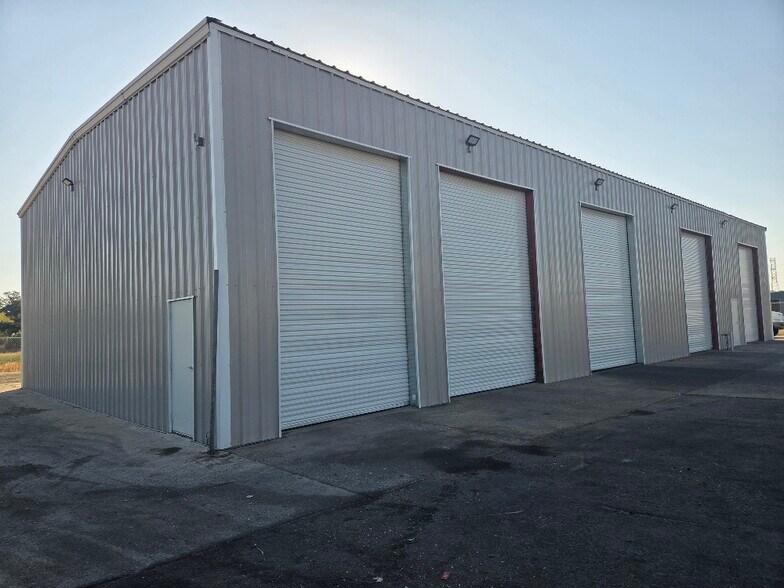 138 Main St, Valley Springs, CA for lease - Building Photo - Image 2 of 4