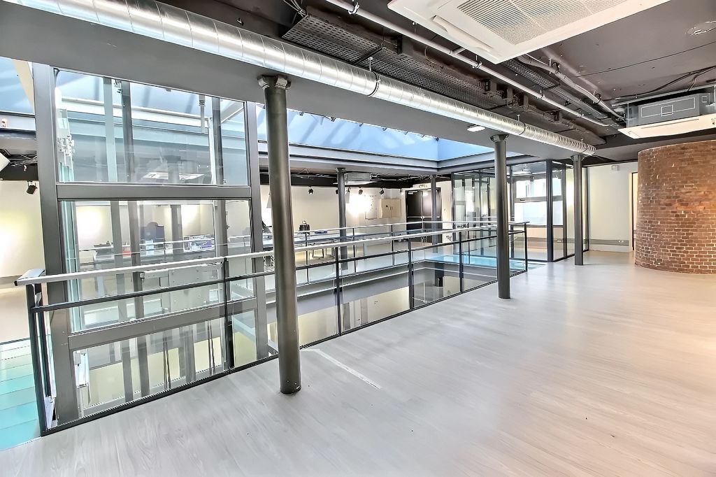 247 Rue Du Faubourg Saint-Martin, Paris for sale Interior Photo- Image 1 of 1