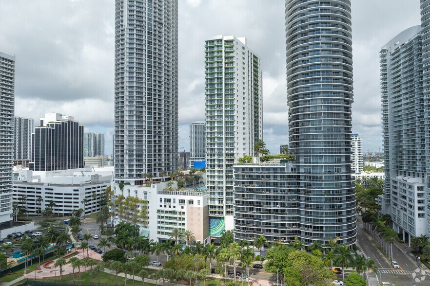 1756 N Bayshore Dr, Miami, FL for sale - Primary Photo - Image 1 of 70