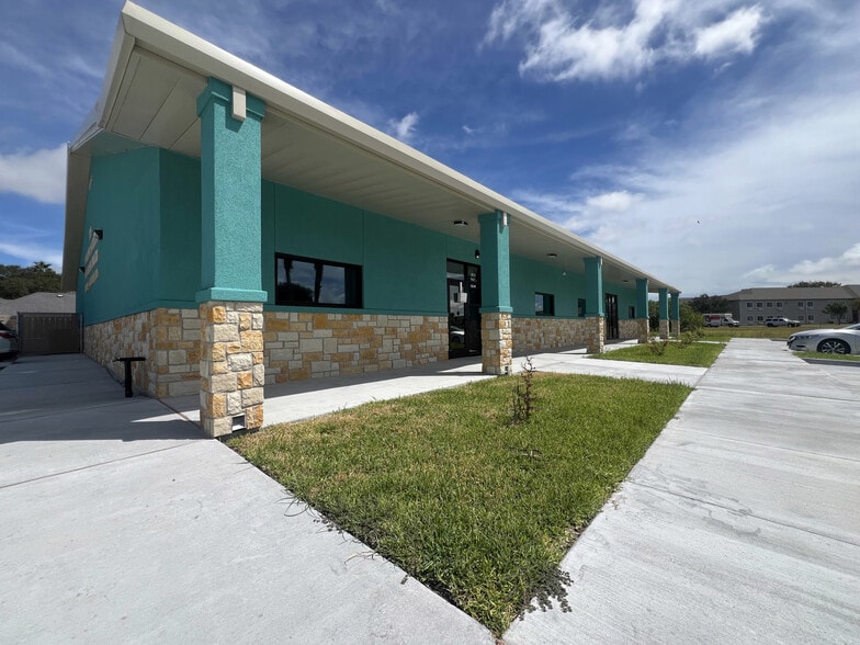6214 Saratoga Blvd, Corpus Christi, TX for lease - Building Photo - Image 2 of 6