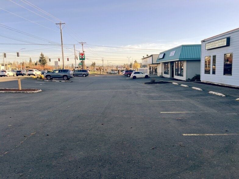 16725 SE McLoughlin Blvd, Milwaukie, OR for sale - Building Photo - Image 2 of 11