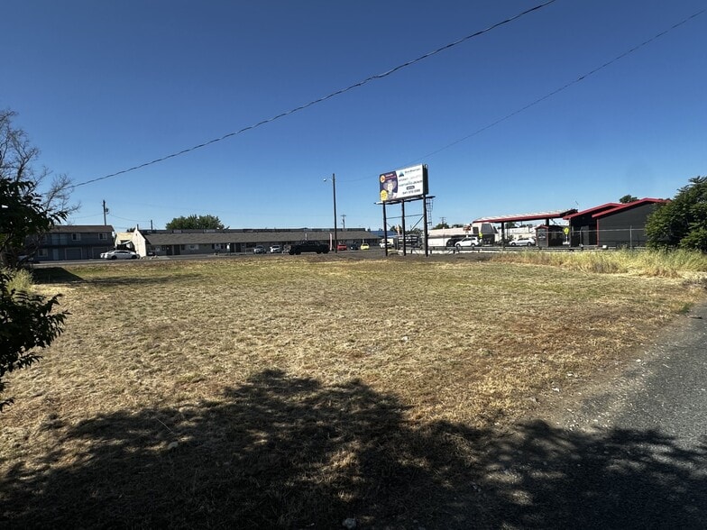 6th St, Umatilla, OR à vendre - Photo du bâtiment - Image 2 de 2