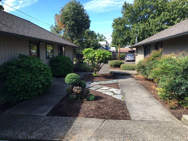 12715 NE Halsey St, Portland, OR for sale - Building Photo - Image 3 of 25