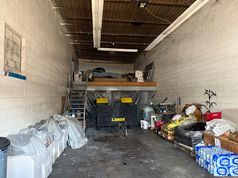 218 Putcan Ave, Essington, PA à louer - Photo du bâtiment - Image 2 de 7