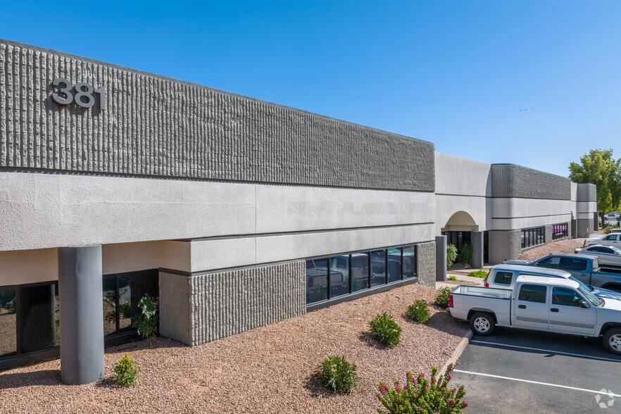 211-381 E Chilton Dr, Chandler, AZ for lease - Primary Photo - Image 1 of 7