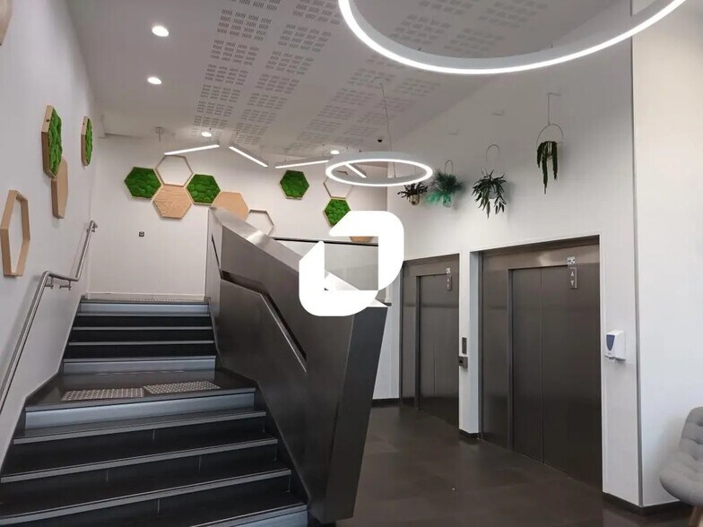 323 Avenue Du Président Hoover, Lille for lease - Building Photo - Image 2 of 9