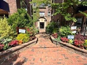 7 Bond St, Great Neck, NY for lease Interior Photo- Image 1 of 10