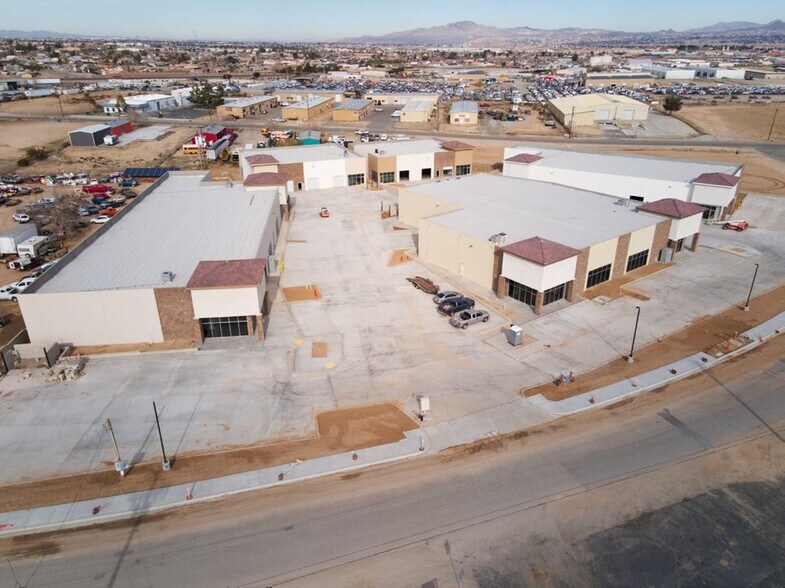 17380 Darwin Ave, Hesperia, CA à louer - Photo du bâtiment - Image 3 de 10