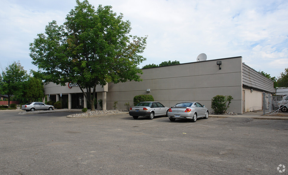 1070 Trowbridge Rd, East Lansing, MI for lease - Building Photo - Image 3 of 5