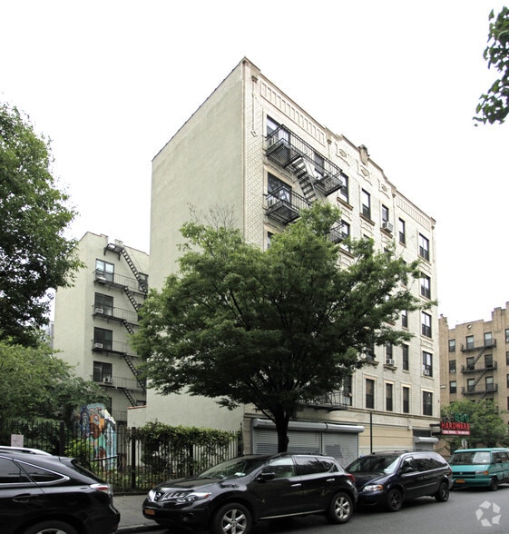210 Roebling St, Brooklyn, NY for lease - Building Photo - Image 2 of 3
