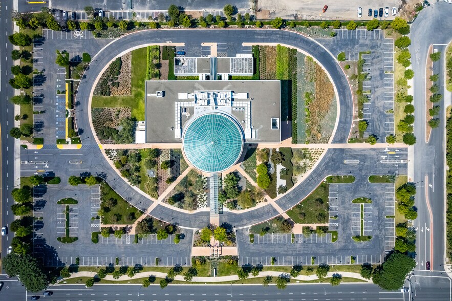 5551 Katella Ave, Cypress, CA à vendre - Photo du bâtiment - Image 3 de 15