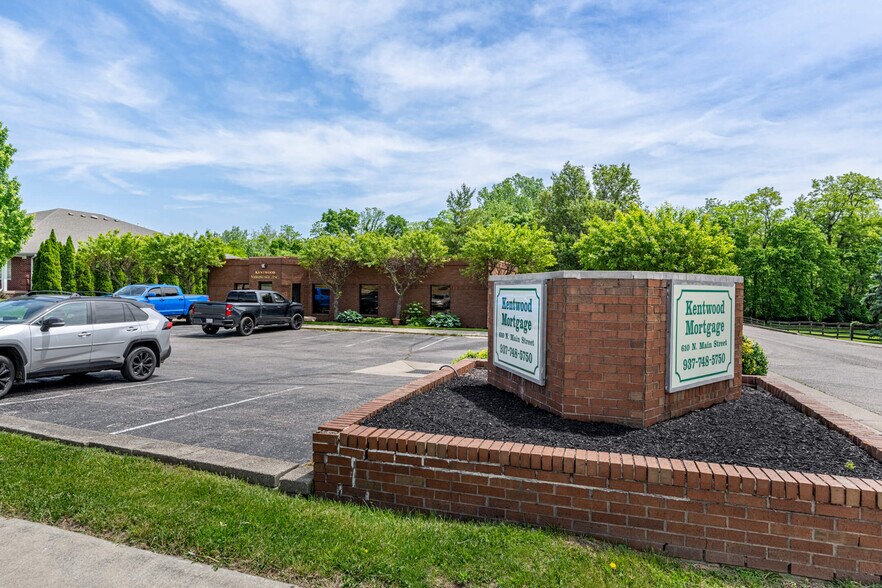 610 N Main St, Springboro, OH à louer - Photo du bâtiment - Image 3 de 43