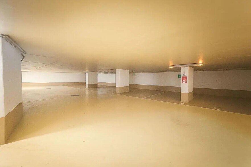 Flex dans Paris à louer - Photo du bâtiment - Image 1 de 6