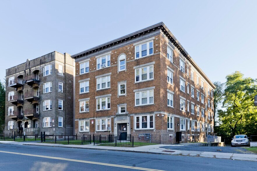 130 Belmont Ave, Springfield, MA à vendre - Photo du bâtiment - Image 3 de 7