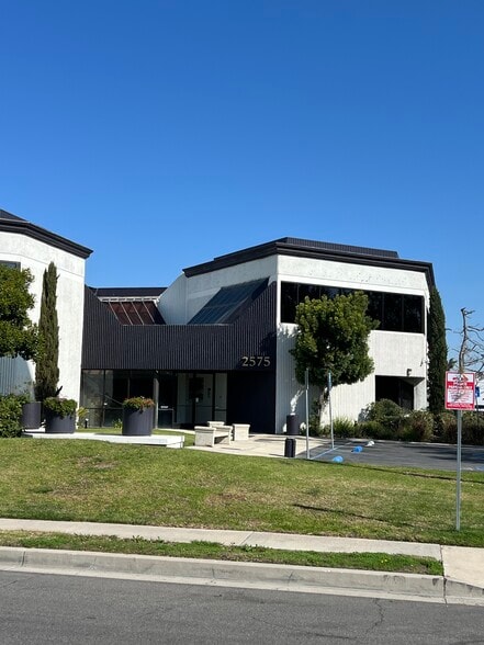 2575 McCabe Way, Irvine, CA for lease - Building Photo - Image 3 of 13