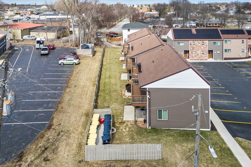1747 Oakdale Ave, Green Bay, WI à vendre - Photo du bâtiment - Image 3 de 59