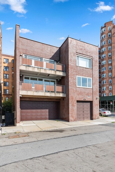 9 Chittenden Ave, New York, NY à vendre - Photo du bâtiment - Image 3 de 17