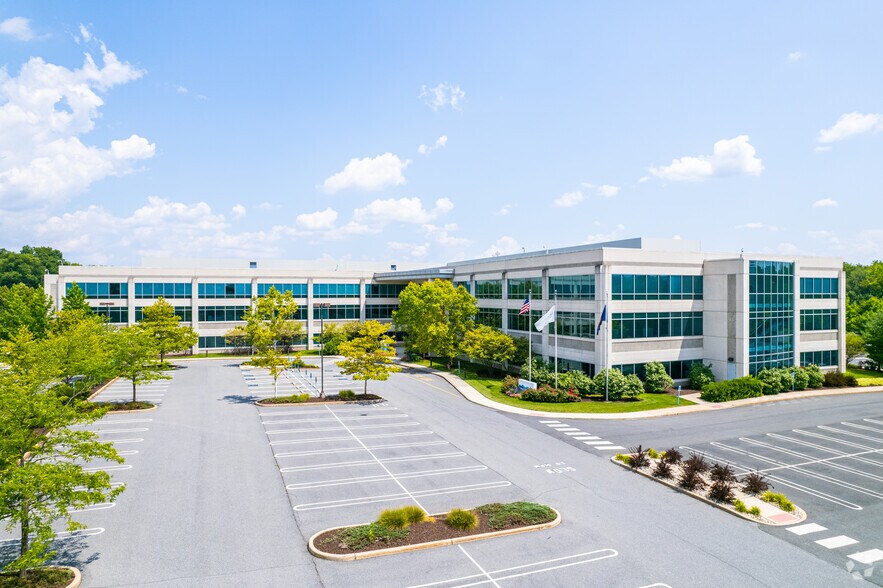 3501 Corporate Pky, Center Valley, PA à louer - Photo du bâtiment - Image 2 de 4