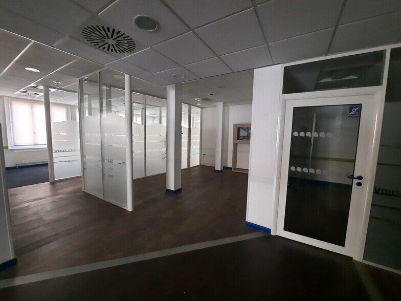 Office in Rouen for sale - Interior Photo - Image 2 of 15