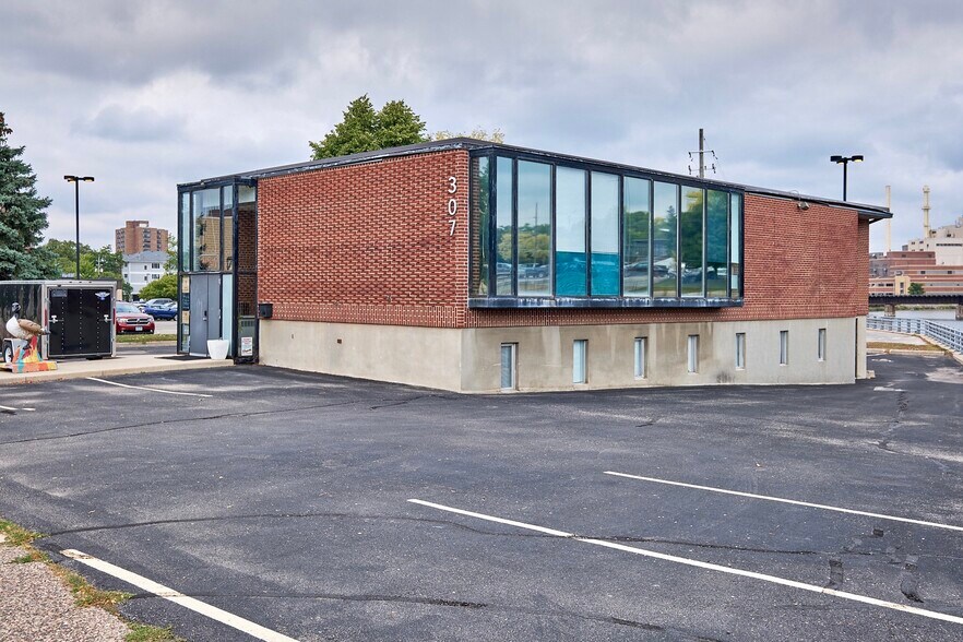 307 E Center St, Rochester, MN à vendre - Photo du bâtiment - Image 2 de 38